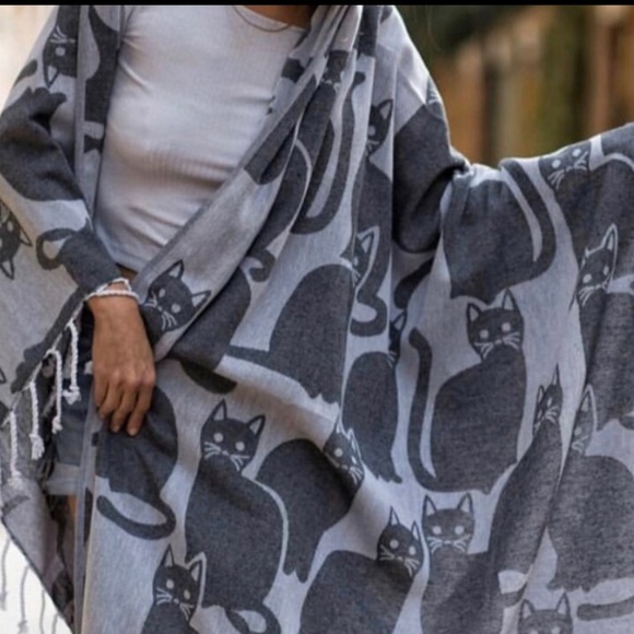 Cat’s Meow Wrap Towel Black + White Loom Weave Organic Cotton Hand Tied Tassels - Picture 5 of 15